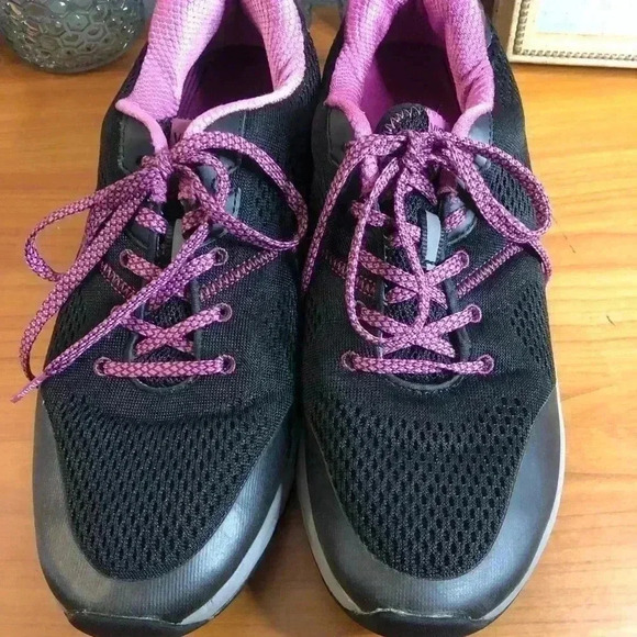 Vionic by Orthaheel Action Emerald Women's Black Sneaker sz 10 - Picture 2 of 8